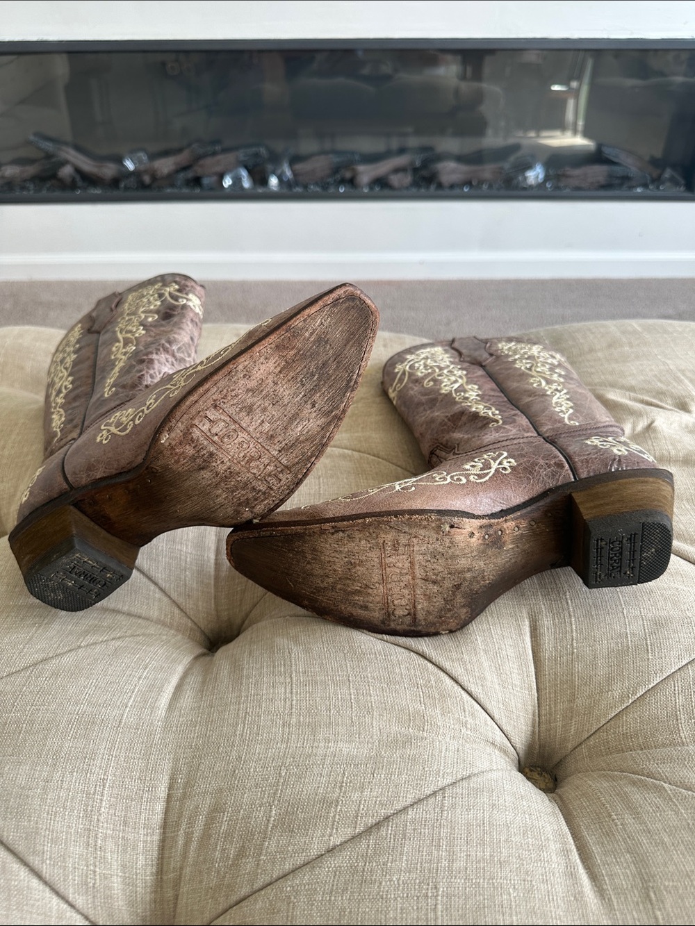 Corral Brown Western Embroidered Heeled Boots - Picture 10 of 10
